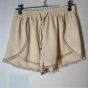 Dots beige lace trim wrap women shorts size medium